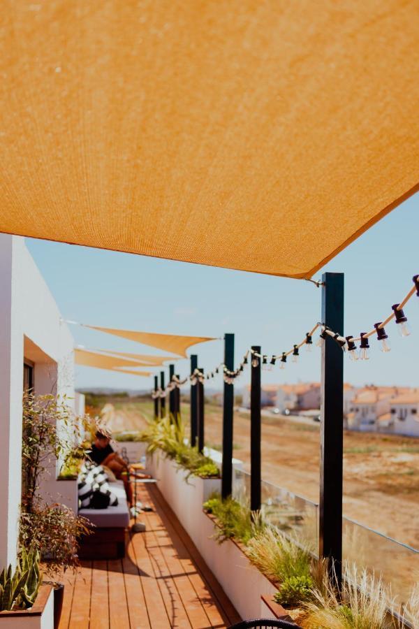 Hotel The Salty Pelican Yoga & Surf Retreat Peniche Esterno foto