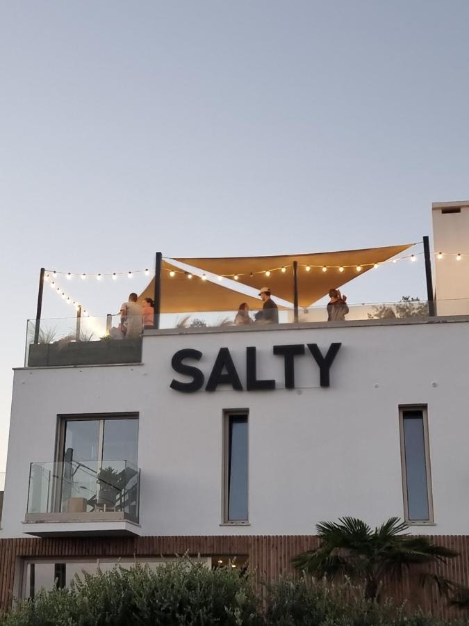 Hotel The Salty Pelican Yoga & Surf Retreat Peniche Esterno foto