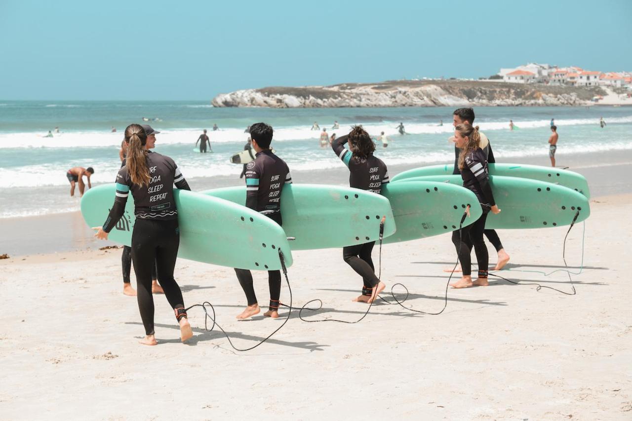 Hotel The Salty Pelican Yoga & Surf Retreat Peniche Esterno foto